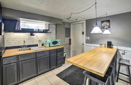 Portage Apartment | Portage Studio: 11 Miles to Indiana Dunes!