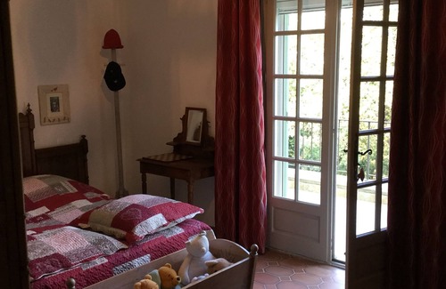 Pont-Saint-Esprit Bed & Breakfast | Portail des Oliviers "Property" near the Ardèche gorges