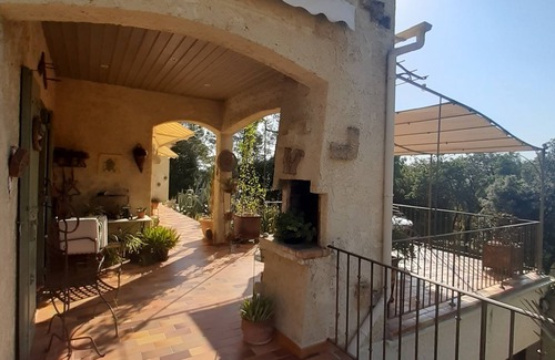 Pont-Saint-Esprit Bed & Breakfast | Portail des Oliviers "Property" near the Ardèche gorges