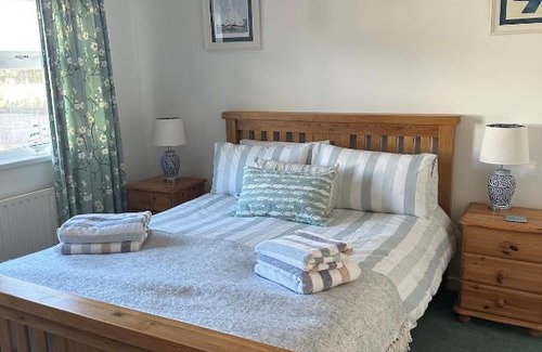Bushmills House | Portballintrae 3 bedroom cosy coastal bungalow