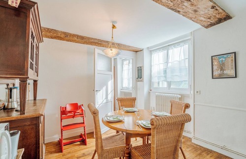 Ille-et-Vilaine Apartment | Porte des Bés in the city center, beach 10 meters away!