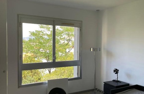 8th Arrondissement Apartment | Porte marine