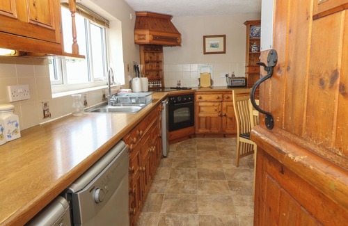 Garn Fadryn Cottage | PORTH AWYR, pet friendly, character holiday cottage in Aberdaron
