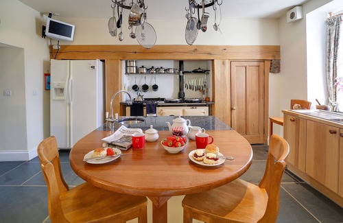 Porthcothan Cottage | PORTHCOTHAN HOUSE, pet friendly, with open fire in Porthcothan