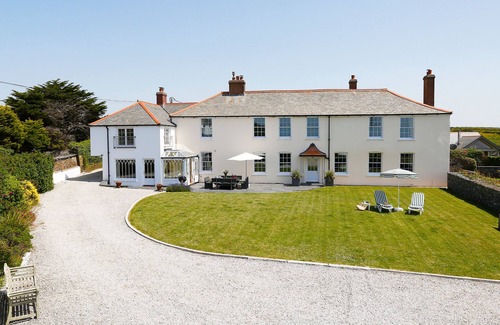 Porthcothan Cottage | PORTHCOTHAN HOUSE, pet friendly, with open fire in Porthcothan