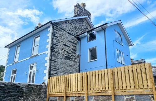 Porthmadog House | Porthmadog, Sleeps 11, 5 Bedrooms, 5 Bathrooms, Mountain Views