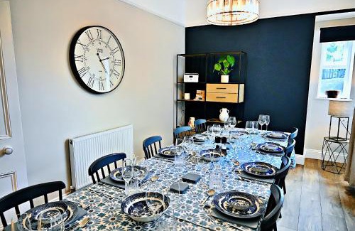 Porthmadog House | Porthmadog, Sleeps 11, 5 Bedrooms, 5 Bathrooms, Mountain Views