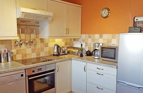 North Sunderland Cottage | PORTHOLE COTTAGE (SEAHOUSES), romantic, with open fire in Seahouses