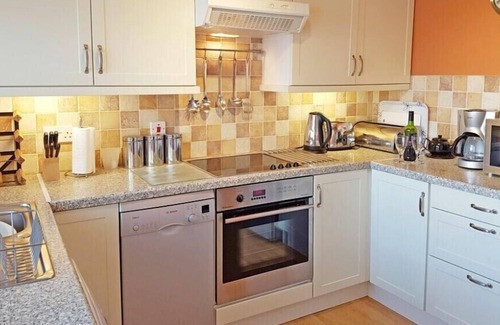North Sunderland Cottage | PORTHOLE COTTAGE (SEAHOUSES), romantic, with open fire in Seahouses