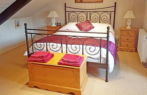North Sunderland Cottage | PORTHOLE COTTAGE (SEAHOUSES), romantic, with open fire in Seahouses