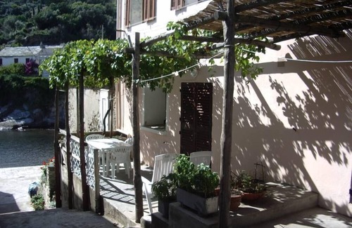 Porticciolo House | Porticciolo: 14 yards from the water, in a dreamy little mediterranean village, the countryside by the sea, village house maintained with care. The beach is a 5 minutes walk away.