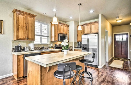 Oak Grove House | Portland Home w/Private Hot Tub: 9 Mi to Downtown