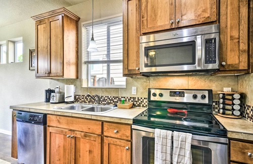 Oak Grove House | Portland Home w/Private Hot Tub: 9 Mi to Downtown