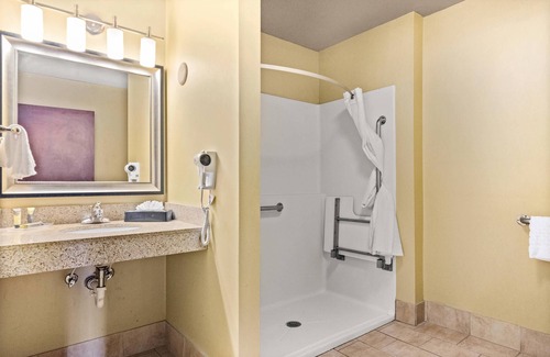 Orlinda Hotel | Portland Inn & Suites