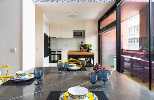 Lordelo do Ouro e Massarelos Condo | Porto Insight Apartment River View - Pool & Garage