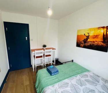 Dalgarno House | Portobello Self Check-In Rooms 611