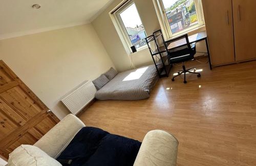Gifford Apartment | Portobello sleep and eat