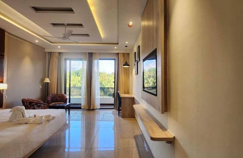 Sidhpur Hotel | Portola Hotel By Parkside