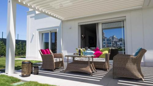 Misano Adriatico Villa | PORTOVERDE BEACH VILLA 12, Emma Villas