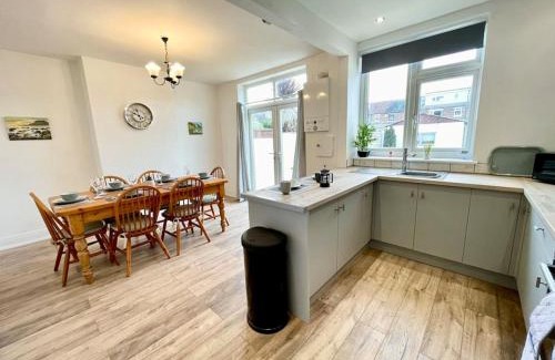 Portsmouth Apartment | Portsmouth 3 Bedroom Getaway, sleeps 6