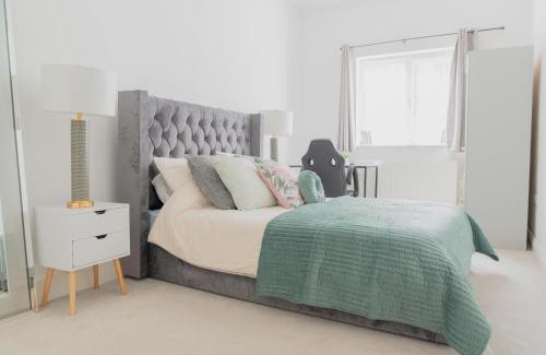 Buckland Apartment | Portsmouth City Centre Modern Apartment - with Free Parking