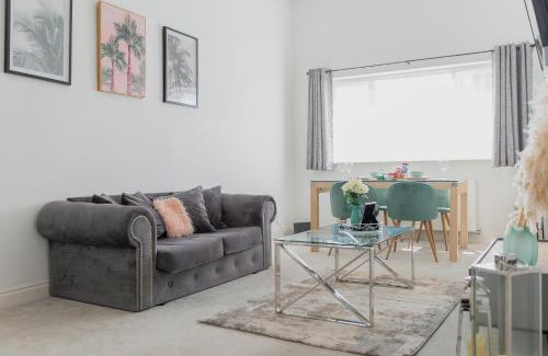Buckland Apartment | Portsmouth City Centre Modern Apartment - with Free Parking