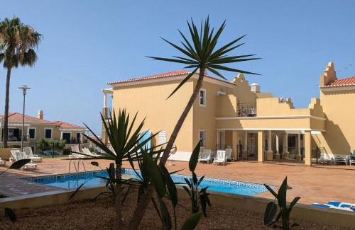 Alporchinhos Apartment | Portuguese Cliffside