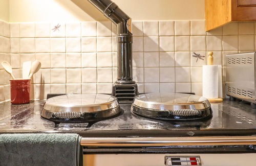 Crediton Cottage | POSBURY LODGE, pet friendly, character holiday cottage in Crediton
