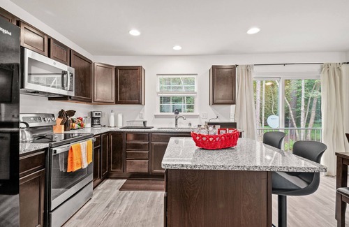 Captain's Cove House | Poseidon's Oasis - Pet friendly, Screened porch!