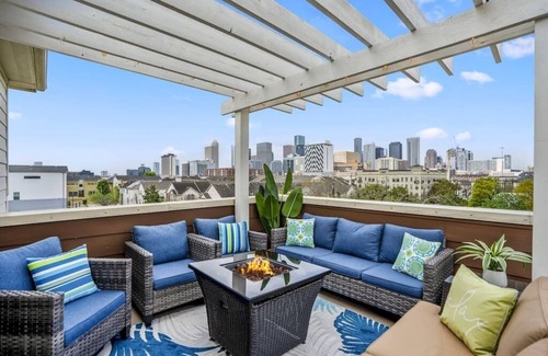 Midtown House | Posh Dtwn Midtown Home w Stunning Roof-topterrace