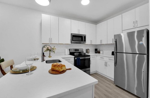 Union Condo | Posh Living Cozy Condo