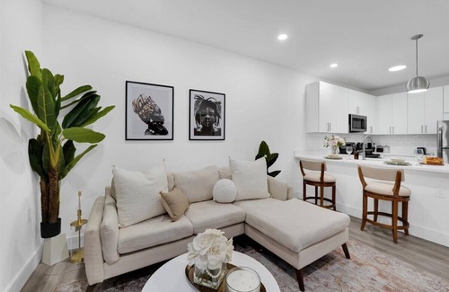 Union Condo | Posh Living Cozy Condo