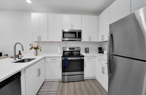 Union Condo | Posh Living Cozy Condo
