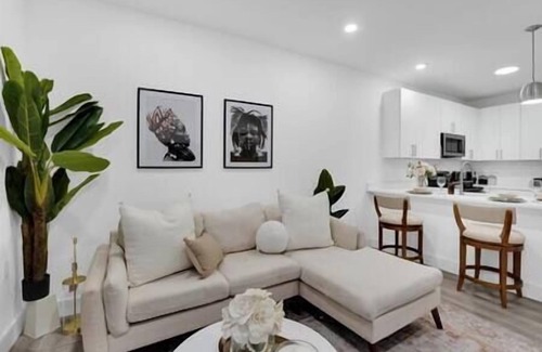 Union Apartment | Posh Living cozy condo