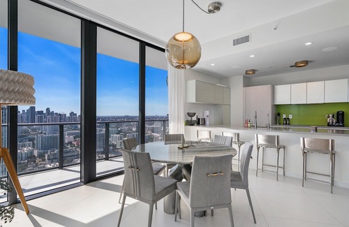 Edgewater Apartment | POSH Miami Penthouse, Stunning Ocean Views! Heated Pool/Gym, Near Beach & Cafes