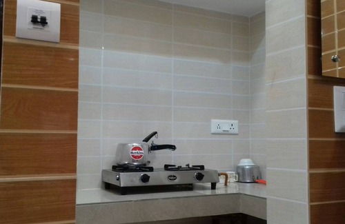 Lajpat Nagar Apartment | Posh, Nice Foreigner Area Lajpat Ngar Luxury Room