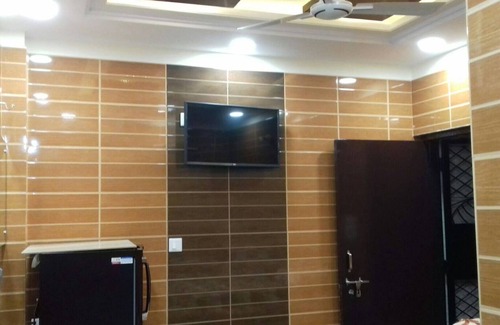 Lajpat Nagar Apartment | Posh, Nice Foreigner Area Lajpat Ngar Luxury Room