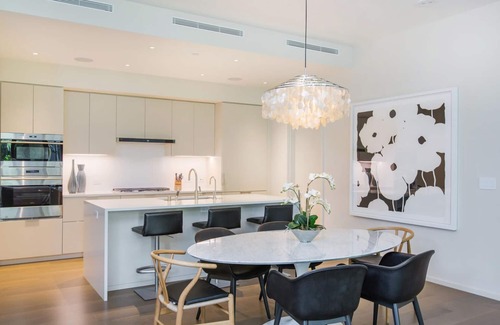 Ala Moana Condo | Posh Oceanview Condo w/Resort Pool & Spa, AC & Spacious Lanai - Park Lane Palm