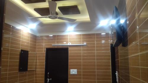 Lajpat Nagar Apartment | Posh Sdelhi Foreigners Area, Vsafe, Lajpat Ngr-2