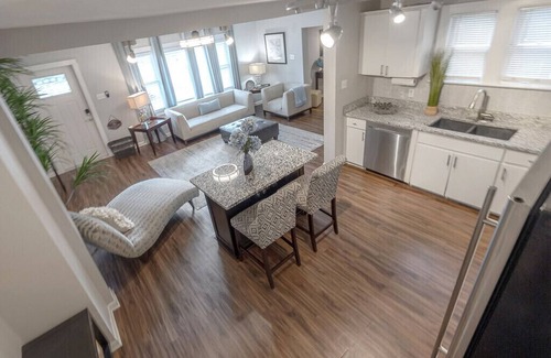 Ybor City House | Posh spacious pool house in the Heights.