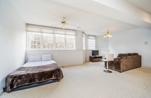 Carmel House | Posh Vacation Home: 2 Ensuites, Pool + Outdoor Kitchen & Bar