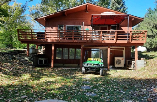 Sand Creek Cabin | Poskin Lake Getaway Cabin Lakefront access and beautiful sunrise