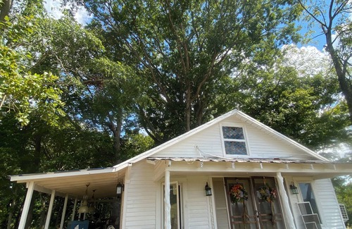 Edmonton Cottage | PossumLOVE House in the Country charm peace& tranquility