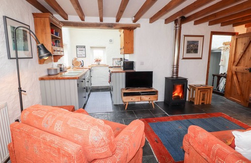 Trefasser Cottage | POST OFFICE COTTAGE, pet friendly, with open fire in Goodwick