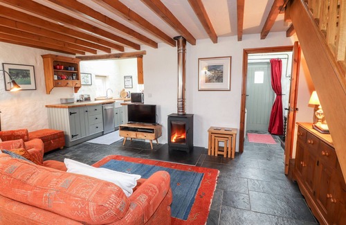 Trefasser Cottage | POST OFFICE COTTAGE, pet friendly, with open fire in Goodwick