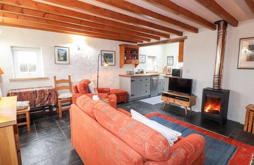 Trefasser Cottage | POST OFFICE COTTAGE, pet friendly, with open fire in Goodwick