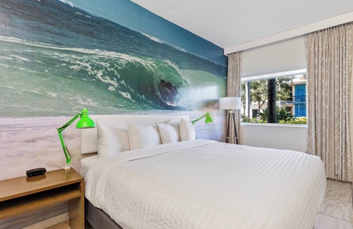 St. Pete Beach Hotel | Postcard Inn On The Beach
