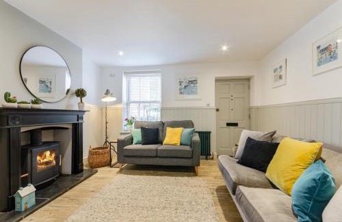 Holt House | Postmans Cottage