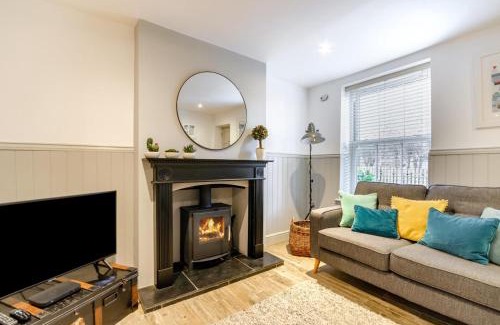 Holt House | Postmans Cottage