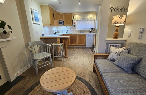 St. Mawes Cottage | Potted Shrimp - an apartment that sleeps 2 guests in 1 bedroom